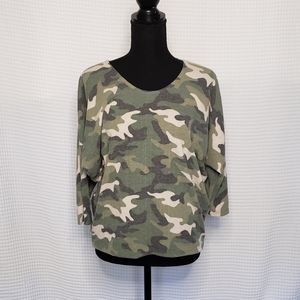 🆕 Kim & Cami Light Fleece Camo Sweater